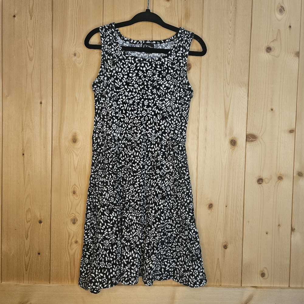 Art Class 6/6x Girl's Black and White Floral  Sleeveless Dress